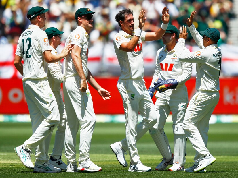 স্টার্কের এই পারফরম্যান্স শুধুমাত্র তার কেরিয়ারের সেরাই নয়, বরং অ্যাশেজ ইতিহাসেও বিরল। ১৯৯০/৯১ মরশুমের পর প্রথমবার কোনো অস্ট্রেলিয়ান বোলার অ্যাশেজের প্রথম দিনেই সাত উইকেট নিলেন। সেই সময় পার্থের ওয়াকায় ক্রেইগ ম্যাকডারমট নিয়েছিলেন ৮ উইকেট। এছাড়া স্টার্কের ৭ উইকেট ২১ শতকে ঘরের মাঠে অ্যাশেজে কোনো অস্ট্রেলিয়ানের দ্বিতীয় সর্বোচ্চ বোলিং ফিগার।