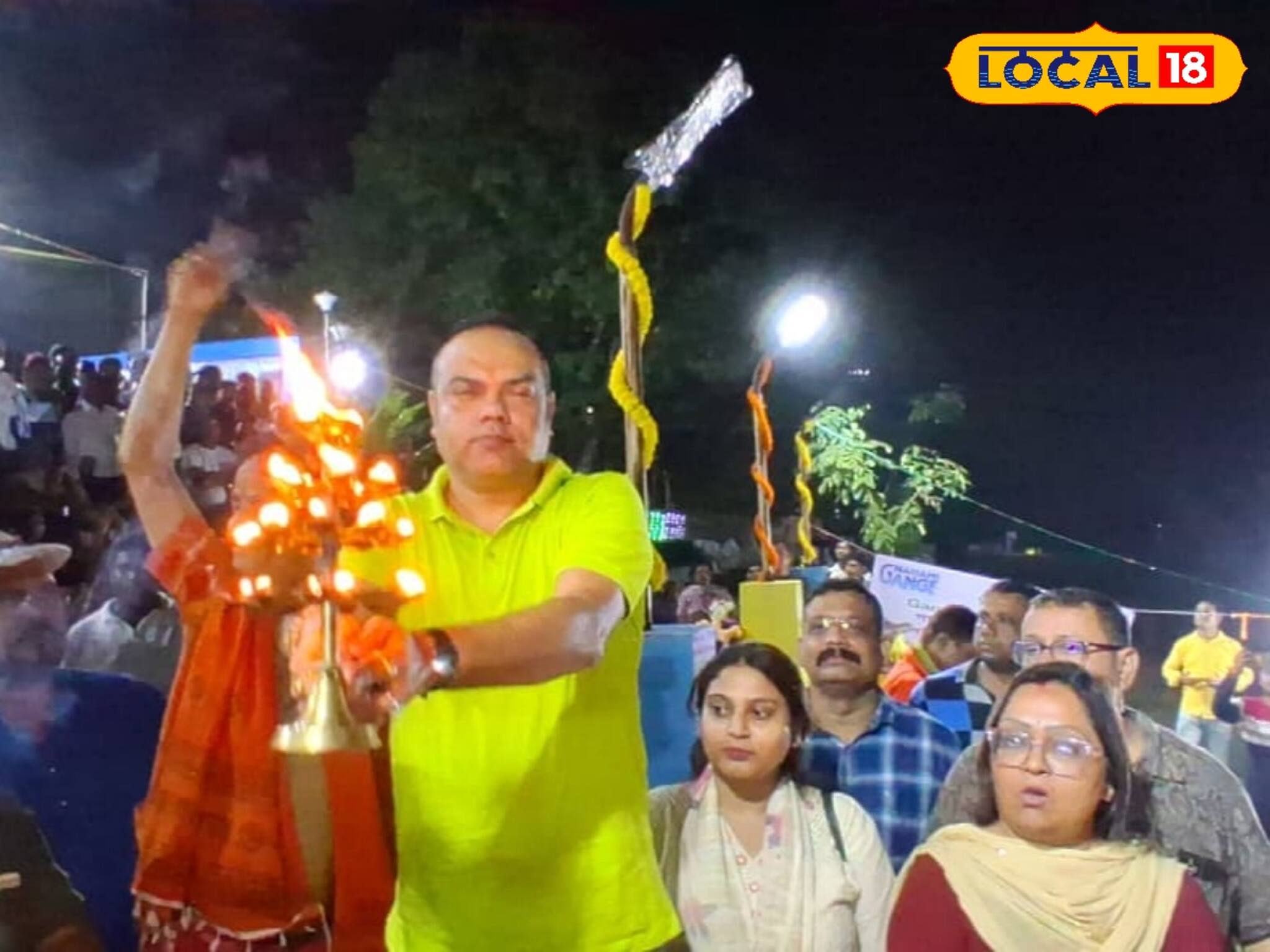 বারাণসীর আদলে মুর্শিদাবাদে গঙ্গা আরতি! ভিড় জমিয়েছেন প্রচুর মানুষ, দেখুন চোখ ধাঁধানো ছবি