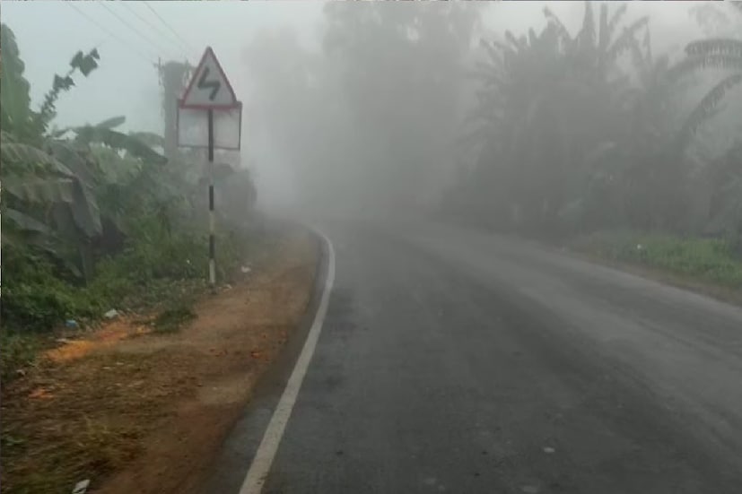 *পুরুলিয়ার সর্বোচ্চ তাপমাত্রার পারদ থাকতে পারে ৩০ ডিগ্রি সেলসিয়াস এবং সর্বনিম্ন তাপমাত্রার পারদ থাকতে পারে ১৬ ডিগ্রি সেলসিয়াস বলে জানা গিয়েছে আবহাওয়া দফতর সূত্রে। তবে প্রতিনিয়ত আবহাওয়ার সঙ্গে পাল্লা দিয়ে কমছে তাপমাত্রার পারদ। আবহাওয়ার অনেকখানি পরিবর্তন হচ্ছে দক্ষিণবঙ্গ জুড়ে।