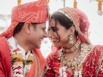 বিয়ের চার বছর যেতে না যেতেই বিবাহবিচ্ছেদের জল্পনা নীল ভাট এবং ঐশ্বর্য শর্মার ! বিয়ের চার বছর যেতে না যেতেই বিবাহবিচ্ছেদের জল্পনা নীল ভাট এবং ঐশ্বর্য শর্মার !