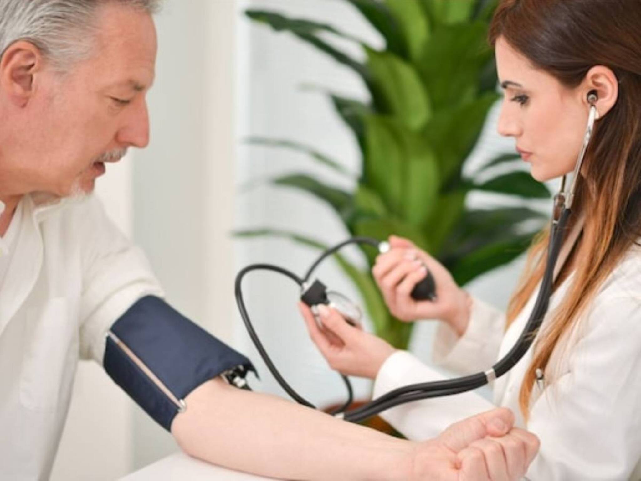 Blood Pressure Spike in Winter: শীতে ব্লাড প্রেশার বাড়ে কেন, ঠান্ডায় রক্তচাপ বশে রাখার সহজ টোটকা জানুন