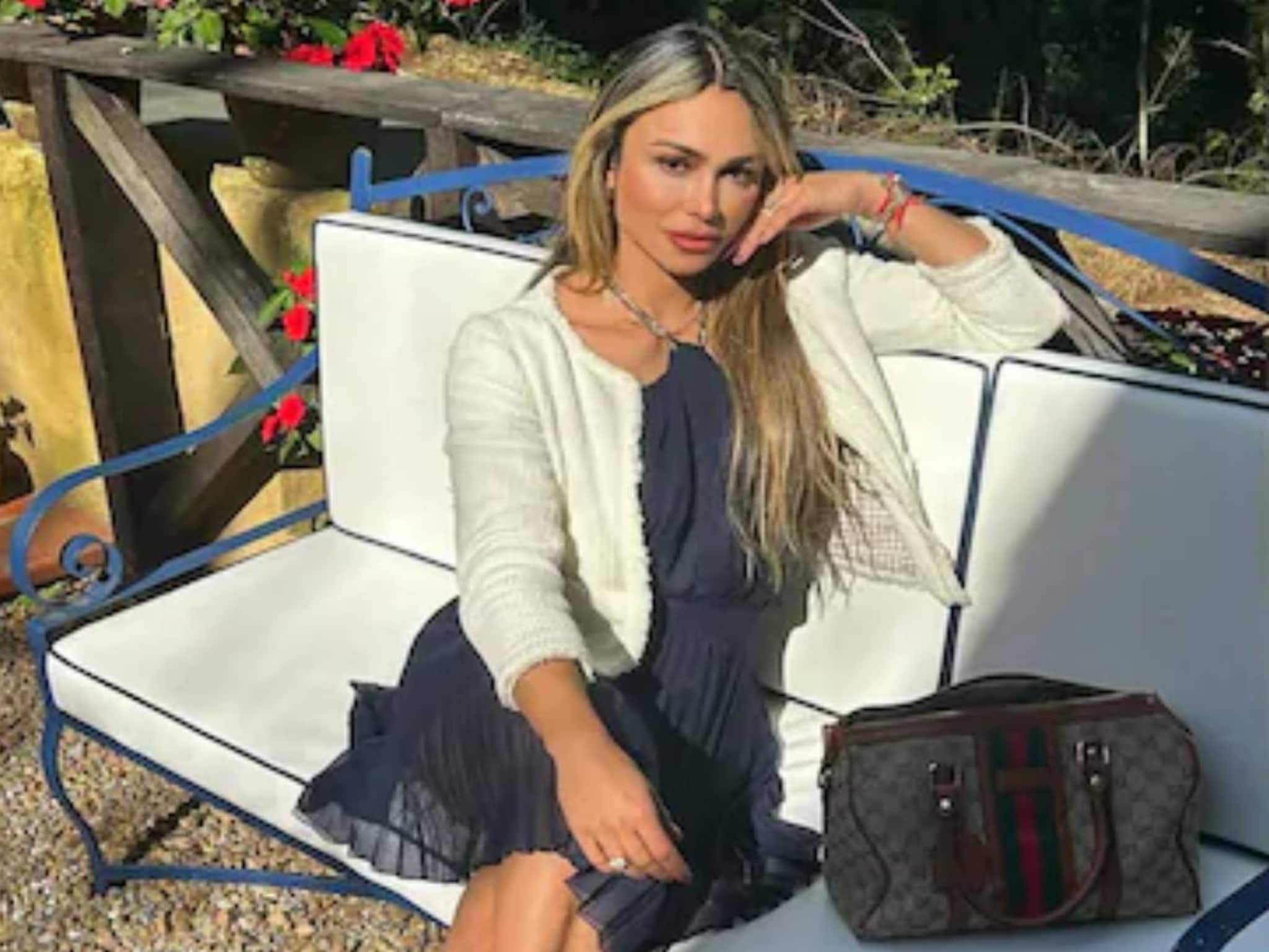 Social Media Influencer: সোশ্যাল মিডিয়ায় ২ লক্ষের বেশি ফলোয়ার! বহুতল অ্যাপার্টমেন্টে নিজের ফ্ল্যাটের বারান্দা থেকে পড়ে রহস্যমৃত্যু তরুণী ফিটনেস ইনফ্লুয়েন্সারের