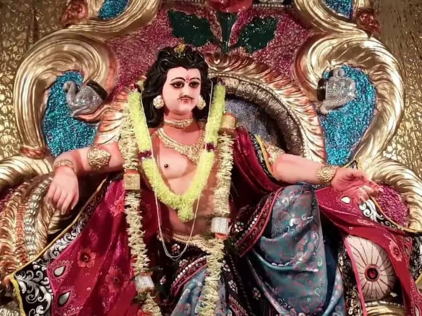 প্রতি বছর কার্তিক সংক্রান্তিতে পালিত হয় কার্তিক পুজো৷ এ বছর কার্তিকপুজো পড়েছে ১৭ নভেম্বর, সোমবার৷ সন্তানের মঙ্গলকামনা এবং সুসন্তান লাভের প্রার্থনায় কার্তিকপুজো করেন ভক্তরা৷ বাড়িতে সহজ নিয়মেই করা যায় দেবসেনাপতি কার্তিকের পুজো৷ প্রতি বছর কার্তিক সংক্রান্তিতে পালিত হয় কার্তিক পুজো৷ এ বছর কার্তিকপুজো পড়েছে ১৭ নভেম্বর, সোমবার৷ সন্তানের মঙ্গলকামনা এবং সুসন্তান লাভের প্রার্থনায় কার্তিকপুজো করেন ভক্তরা৷ বাড়িতে সহজ নিয়মেই করা যায় দেবসেনাপতি কার্তিকের পুজো৷