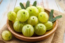 রাতে ১ চা চামচ ত্রিফলা গুঁড়ো মেশান হালকা গরম দুধে, সকালের মধ্যেই পেট পরিষ্কার...