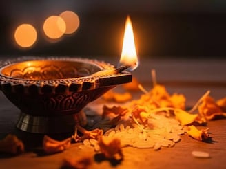 কার্তিক সংক্রান্তিতে ঠাকুরঘর ও বাড়ির দরজায় ছোট্ট কাজে কাটবে কুনজর ও অভাব! হবে অর্থবৃষ্টি