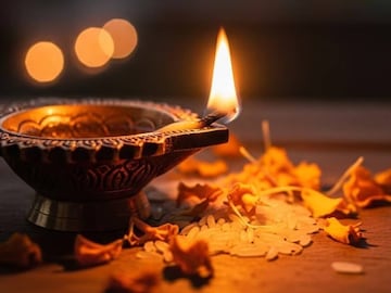 কার্তিক সংক্রান্তিতে ঠাকুরঘর ও বাড়ির দরজায় ছোট্ট কাজে কাটবে কুনজর ও অভাব! হবে অর্থবৃষ্টি কার্তিক সংক্রান্তিতে ঠাকুরঘর ও বাড়ির দরজায় ছোট্ট কাজে কাটবে কুনজর ও অভাব! হবে অর্থবৃষ্টি