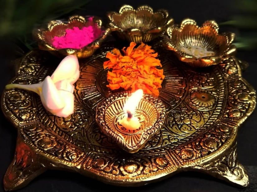 কার্তিক সংক্রান্তিতে কী কী খাবেন এবং কী কী খাবেন না, এই নিয়ে নির্দেশ আছে আয়ুর্বেদে ও জ্যোতিষশাস্ত্রে৷ মনে করা হয় ঋতু পরিবর্তন অনুযায়ী এই হেমন্ত ঋতুতে এই খাবারগুলি গ্রহণ করলে অসুস্থতা দেখা দেয়৷ বলছেন জ্যোতিষ বিশেষজ্ঞ পণ্ডিত কল্কি রাম৷