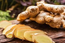 Ginger in Fatty Liver: ১ কুচি আদাতেই গলগলিয়ে সাফ লিভারের চর্বি! বদহজম, অম্বল, পেটের রোগ থেকে চটজলদি রেহাই