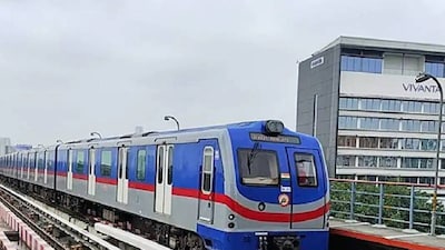 কলকাতা মেট্রোয় ঝাঁপ