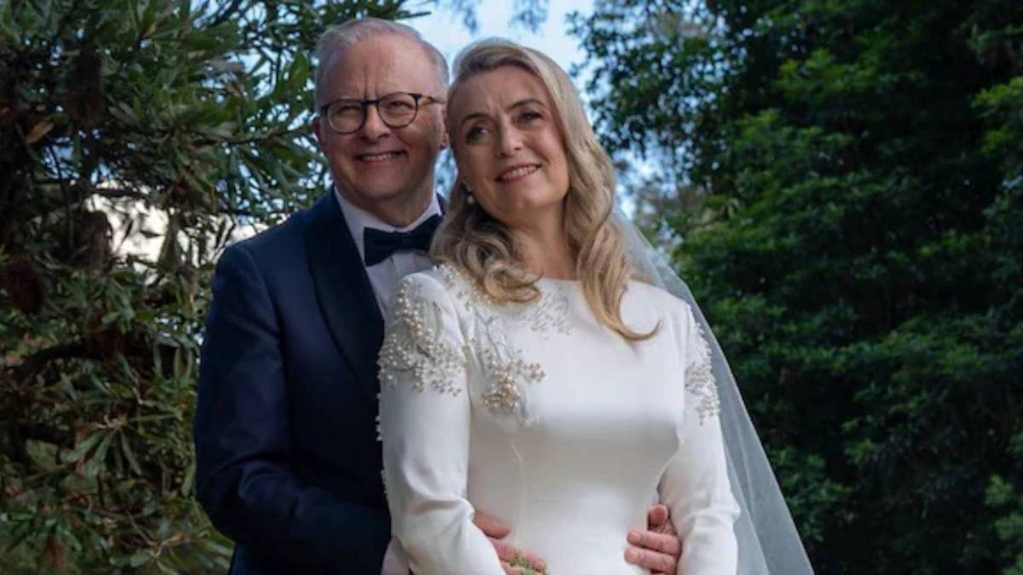 Australian PM: ৬২ বছর বয়সে দ্বিতীয় বার বিয়ে করলেন অস্ট্রেলিয়ার প্রধানমন্ত্রী অ্যান্টনি অ্যালবানিজ, অনু্ষ্ঠানে আংটি বয়ে নিয়ে এল পোষ্য সারমেয়