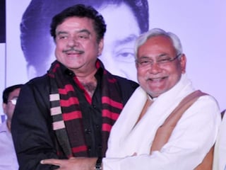 নীতীশের প্রশংসায় শত্রুঘ্ন৷ নীতীশের প্রশংসায় শত্রুঘ্ন৷