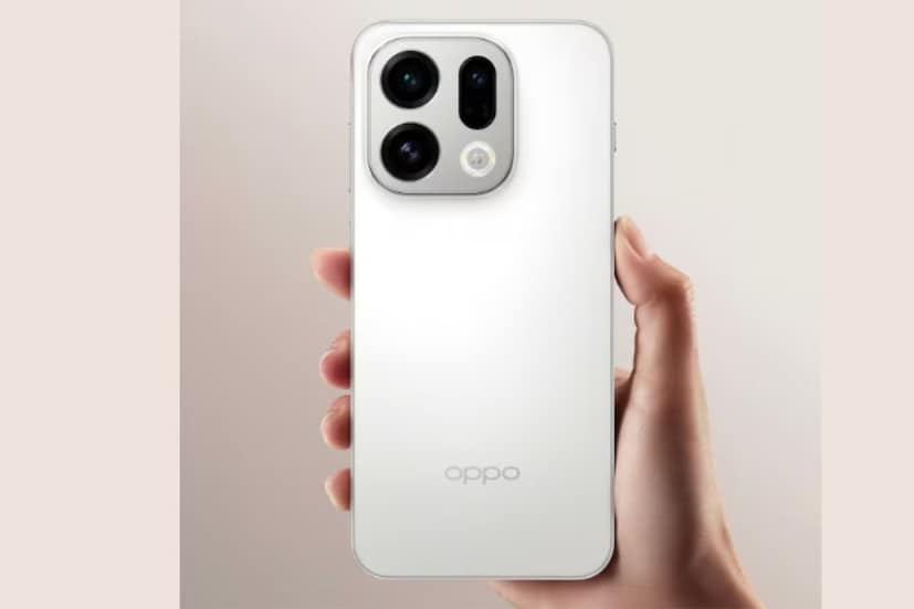 Oppo Find X9 সিরিজের উভয় ডিভাইসেই ১৬ জিবি পর্যন্ত র&#x200d;্যাম সহ MediaTek Dimensity ৯৫০০ চিপসেট ব্যবহার করা হয়েছে। এগুলি Android ১৬-ভিত্তিক ColorOS ১৬ সংস্করণের সঙ্গে পাওয়া যাবে, যার মধ্যে ৫টি OS আপগ্রেড এবং ৬ বছরের সিকিউরিটি প্যাচের প্রতিশ্রুতি রয়েছে। Pro মডেলটিতে ৮০W তারযুক্ত এবং ৫০W ওয়্যারলেস দ্রুত চার্জিং সাপোর্ট সহ একটি বিশাল ৭৫০০mAh ব্যাটারি রয়েছে।