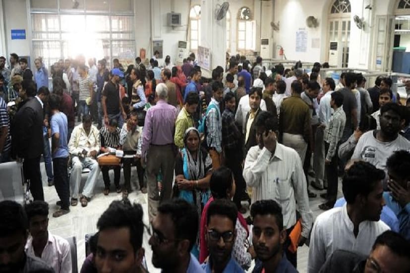 বিভিন্ন ব্যাঙ্ক নানান নীতি নির্ধারণ করার পরে ফিক্সড ডিপোজিটে সুদ দিয়ে থাকে ৷ বিনিয়োগের ক্ষেত্রে বিভিন্ন সময়ে বিভিন্ন ধরনের সুদ দিয়ে থাকে ৷ প্রতীকী ছবি ৷