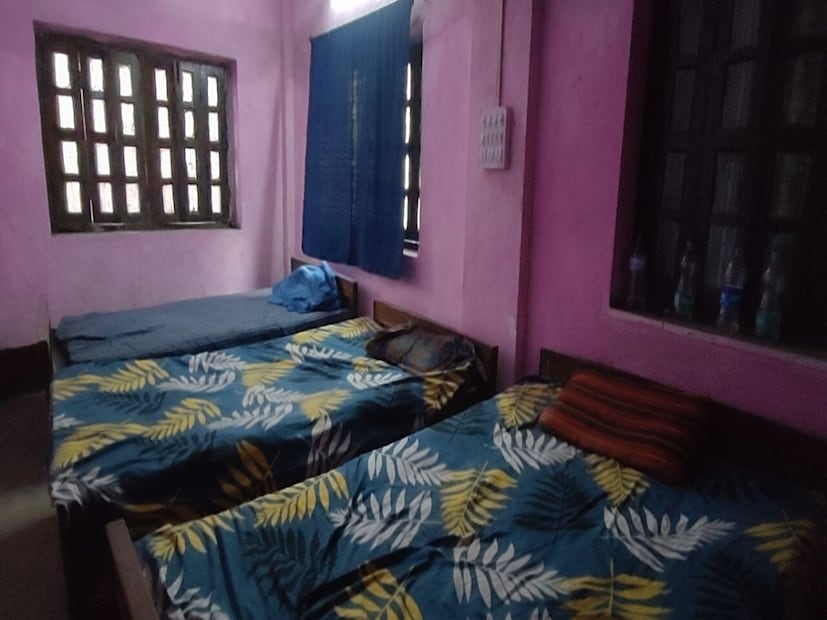 রাজ্যের পর্যটনের গুরুত্বপূর্ণ অঙ্গ লাল মাটির জেলা পুরুলিয়া। দোলপূর্ণিমা হোক বা শীতের সিজন, বছরের বিভিন্ন সময়তেই মানুষের ঢল নামে এই জেলাতে। আবার অনেকেই কর্মসূত্রে পুরুলিয়ায় আসেন।