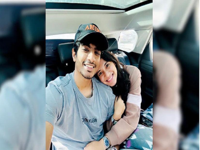 কলকাতা: স্মৃতি মান্ধনা-পলাশ মুচ্ছলের বিয়ের অনুষ্ঠান ঘিরে নানারকম জল্পনার মেঘ৷ একদিকে পলক নাকি স্মৃতির সঙ্গে বিশ্বাসঘাতকতা করেছেন বলে গসিপ যখন জোরকদমে বাজারে ভাইরাল, সেই সময়েই দুটি পরিবারের ওপরেই এখন স্বাস্থ্যগত উদ্বেগেও রয়েছে। হৃদরোগজনিত লক্ষণের কারণে বিয়ের দিন স্মৃতির বাবা হাসপাতালে ভর্তি হওয়ার পর, হবু বরকেও একাধিক স্বাস্থ্যগত সমস্যার মুখোমুখি হতে হয়েছিল। সোমবার খবরে বলা হয়েছে যে ভাইরাল সংক্রমণ এবং অ্যাসিডিটির কারণে পলাশকে সোমবার সাঙ্গলি (মহারাষ্ট্র) এর একটি হাসপাতালে কিছুক্ষণের জন্য নিয়ে যাওয়া হয়েছিল। কিন্তু সর্বভারতীয় সংবাদ সংস্থায় প্রকাশিত খবর অনুসারে  এখন নিশ্চিত যে পলাশকে ফের মুম্বইয়ের একটি হাসপাতালে স্থানান্তরিত করা হয়েছে।