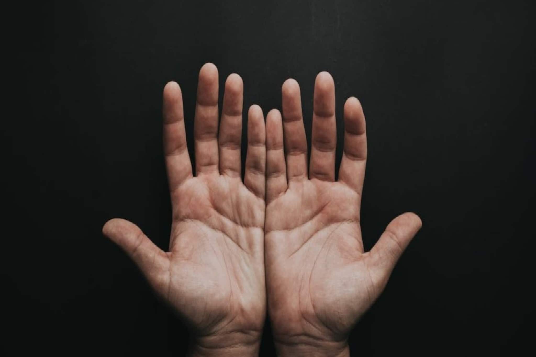 কনিষ্ঠ আঙুলেই লুকিয়ে চরিত্রের গোপন দিক, সৎ না অসৎ! হাত দেখেই বুঝে নিন মানুষটি কেমন?