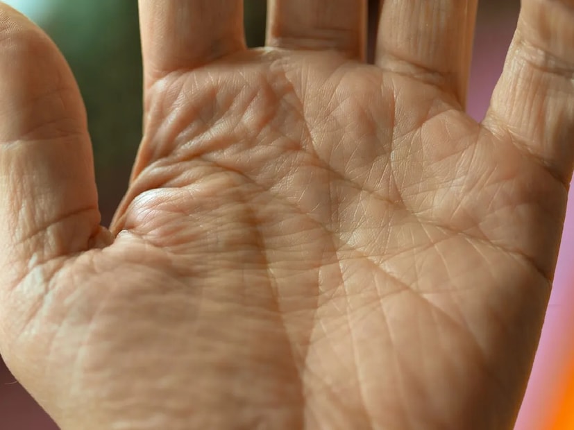 *বুধ পর্বতে নক্ষত্র চিহ্নঃ হস্তরেখাবিদ্যা বিশেষজ্ঞ দর্শন পাঠক জানিয়েছেন বুধ পর্বতে একটি নক্ষত্র চিহ্ন ব্যক্তিকে গবেষণার জগতে নিয়ে যায়। বুধ পর্বত কনিষ্ঠ আঙুলের ঠিক নীচে অবস্থিত। বুধ পর্বতের নক্ষত্র তাদের ক্ষেত্রে গবেষণাকে উৎসাহিত করে। এটি অগ্রগতির সুযোগ তৈরি করে।