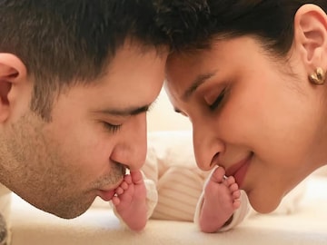 ফুটফুটে সন্তানকে আগলে প্রথম ছবি পরিণীতি-রাঘবের ফুটফুটে সন্তানকে আগলে প্রথম ছবি পরিণীতি-রাঘবের