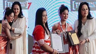 এক্সেলেন্স ইন্ডিয়া অ্যাওয়ার্ড এল বাঙালি অভিনেত্রী পায়েল মিঠাই সরকারের হাতে