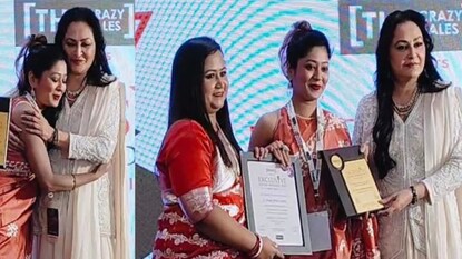 এক্সেলেন্স ইন্ডিয়া অ্যাওয়ার্ড এল বাঙালি অভিনেত্রী পায়েল মিঠাই সরকারের হাতে এক্সেলেন্স ইন্ডিয়া অ্যাওয়ার্ড এল বাঙালি অভিনেত্রী পায়েল মিঠাই সরকারের হাতে