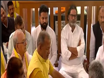 আশ্রমে গিয়ে প্রায়শ্চিত্ত করলেন প্রশান্ত কিশোর৷ 