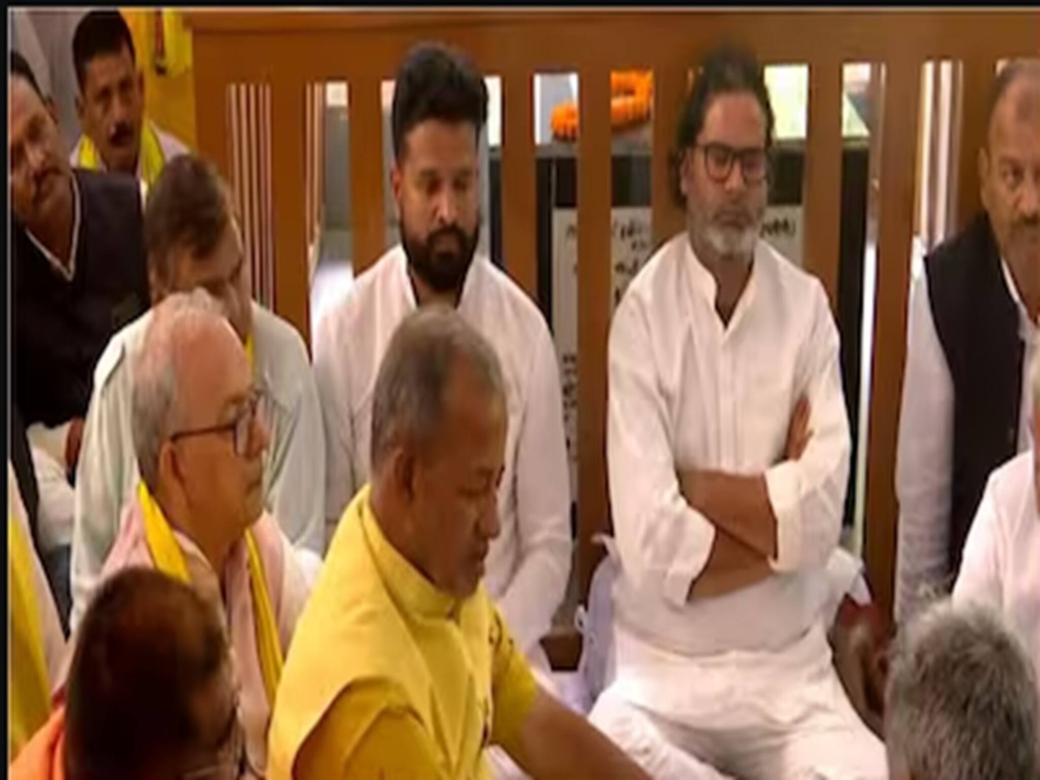 Prashant Kishor: তিন বছর খেটে বিহার ভোটে শূন্য, প্রায়শ্চিত্ত করতে মৌনব্রত পালন করলেন প্রশান্ত কিশোর!