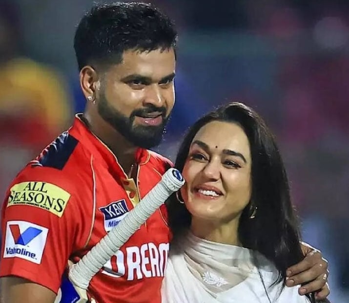 কেকেআর ছেড়ে পঞ্জাবের হয়ে আইপিএল খেলতে যান শ্রেয়স। দলের অন্যতম কর্ণধার প্রীতি জিন্টার সঙ্গে তাঁর সম্পর্ক বরাবর ভাল। একাধিকবার তাঁদের মাঠে একসঙ্গে দেখা গিয়েছে। আর এবার দেখা গেল পার্টিতে। শ্রেয়সকে রিটেইন করেছে পঞ্জাব।