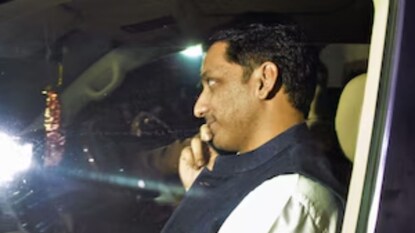 ১৮০০ কোটির জমি বিক্রি ৩০০ কোটিতে! পুণেতে অবৈধ জমি কেনার অভিযোগে বিপাকে অজিত পাওয়ারের পুত্র