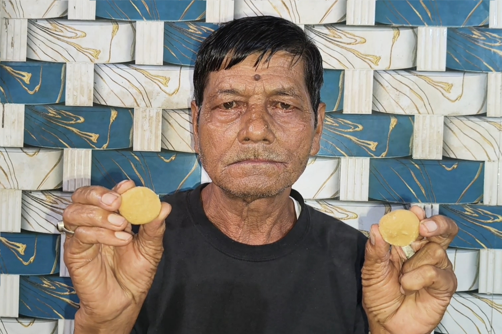 পুরুলিয়ার বিখ্যাত শিশিরের পেঁড়া