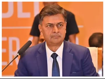 প্রাক্তন কেন্দ্রীয় মন্ত্রী আর কে সিং-কে সাসপেন্ড করল বিজেপি৷ প্রাক্তন কেন্দ্রীয় মন্ত্রী আর কে সিং-কে সাসপেন্ড করল বিজেপি৷