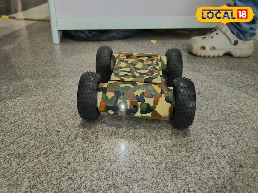 ম্যানুফ্যাকচারিং ইনোভেশন শোতে তৃতীয় পুরস্কার জিতেছে এই গ্যাজেটটি। এটি আদতে একটি মোবাইল ক্যামেরা যা আপনি রিমোট কন্ট্রোল দিয়ে নিয়ন্ত্রণ করতে পারেন। আপনি এটি যে কোনও জায়গায় পাঠাতে পারেন, তা সে আগুন হোক বা জঙ্গিরা যেখানে লুকিয়ে আছে এমন জায়গা, এটি আপনাকে কয়েক মুহূর্তেই ব্যক্তির অবস্থান বলে দিতে পারবে।