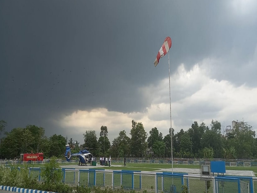 কারণ একটা নিম্নচাপ তৈরি হয়েছে। উত্তরবঙ্গের ক্ষেত্রে ৫ টি জেলা ক্ষেত্রে রবিবার কিছু কিছু জায়গায় হালকা থেকে মাঝারি বৃষ্টি হবে।  