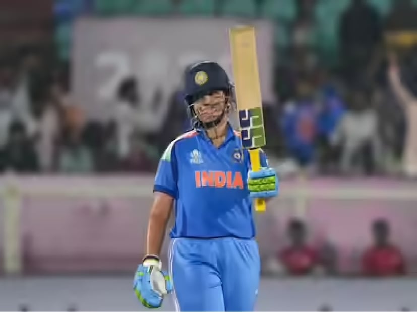 ধারাভাষ্যকাররা এদিন তাঁকে ‘Bengal Patakha’ বলেন৷ আর বলবেন নাই বা কেন উইকেটরক্ষক-ব্যাটসম্যান তাঁর ইনিংসে দুটি ছক্কা মেরে ওয়েস্ট ইন্ডিজের ডিয়ান্ড্রা ডটিন এবং দক্ষিণ আফ্রিকার লিজেল লির ১২টি ছক্কার রেকর্ডের সমান হন।