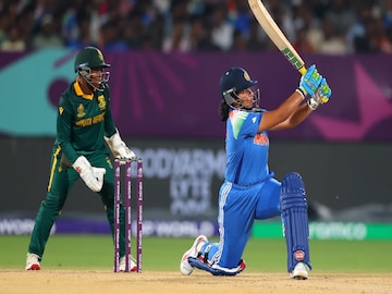 সিএবি সোনার ব্যাট-বল দিয়ে রিচা ঘোষকে দেবে সম্বর্ধনা সিএবি সোনার ব্যাট-বল দিয়ে রিচা ঘোষকে দেবে সম্বর্ধনা