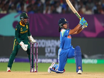 ‘আমার দলে কোনও মেয়ে খেলোয়াড় ছিল না, রিচা একা ছেলেদের সঙ্গে অনুশীলন করত’ -প্রথম কোচ