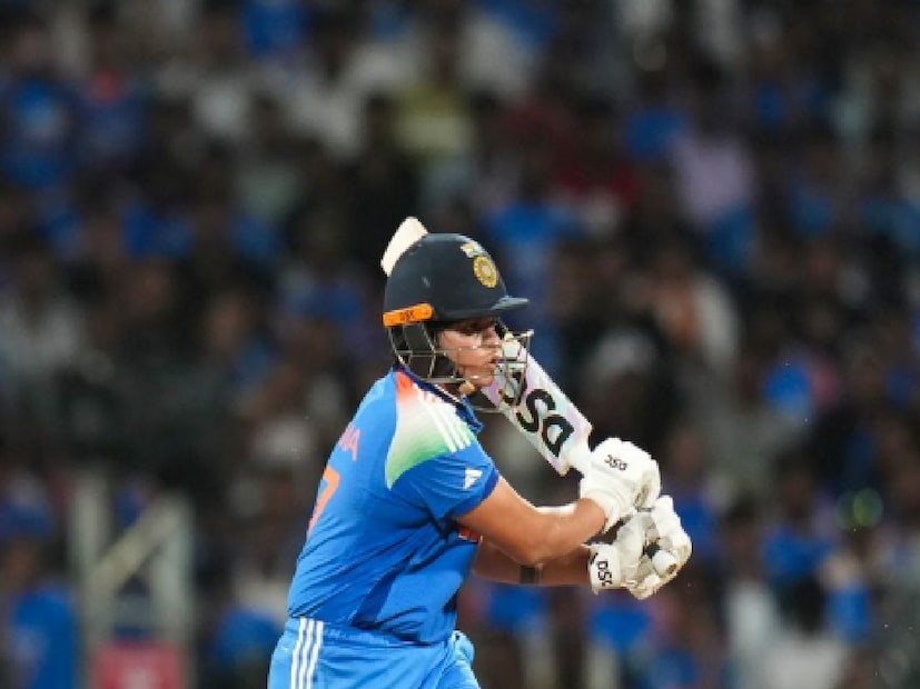 তবে, ম্যানেজমেন্ট তার পরিবর্তে অমনজোত কউরকে পাঠানোর সিদ্ধান্ত নেয় — এমন একটি পদক্ষেপ যা নিয়ে সমালোচনার ঝড় উঠেছে। অমনজোত ১৪ বলে ১২ রান করে প্যাভিলিয়নে ফিরে যান৷