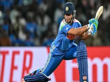 ‘বাংলা পটকার’ ঝোড়ো খেলা, বিশ্বকাপের মঞ্চে সবচেয়ে বেশি ছক্কা হাঁকানোর রেকর্ড ছুঁলেন রিচা ‘বাংলা পটকার’ ঝোড়ো খেলা, বিশ্বকাপের মঞ্চে সবচেয়ে বেশি ছক্কা হাঁকানোর রেকর্ড ছুঁলেন রিচা