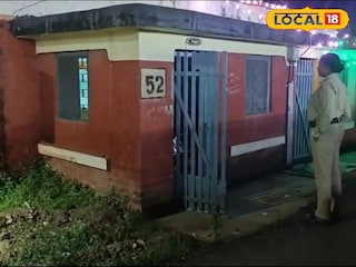 ঘটনাস্থলে পুলিশ ঘটনাস্থলে পুলিশ