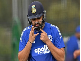 দলে জায়গা রাখতে ঝুঁকতেই হল রোহিত শর্মাকেও, কেরিয়ার বাঁচাতে ঘরোয়া ক্রিকেটে খেলতে রাজি