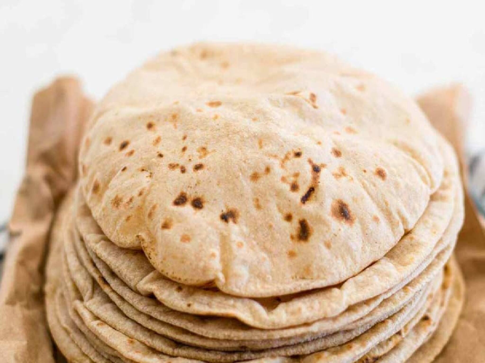 Roti Making Hacks: তৈরির সময় 'এই' ভুলেই চামড়া হয় রুটি! আর নয়, জানুন ছোট্ট কৌশল, রুটি হবে তুলতুলে নরম, পেটের সমস্যাও গায়েব