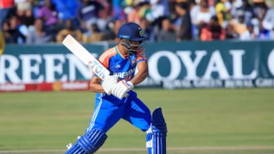 टीम से बाहर होने के बाद गायकवाड़ का शतक, न्यूजीलैंड सीरीज के लिए दिया जवाब.