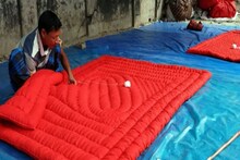 লেপ বানাতে কেন ব্যবহার করা হয় 'লাল কাপড়'...! পিছনে রয়েছে চমকে দেওয়া অজানা কারণ!