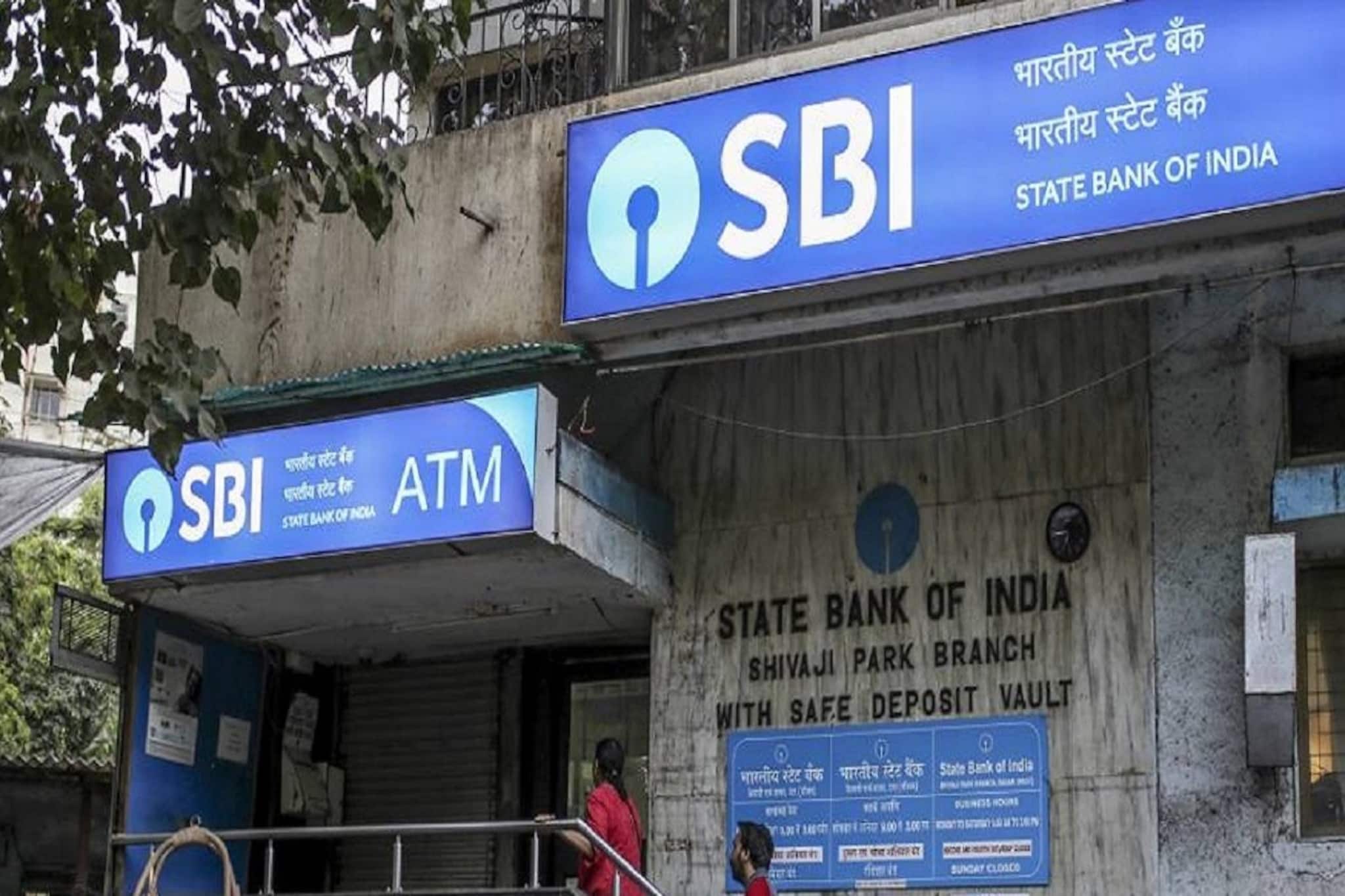 হোম লোন থেকে শুরু করে কার লোন, সুদের হার কমিয়েছে ৮টি ব্যাঙ্ক? কোথায় কতটা সস্তা ইএমআই