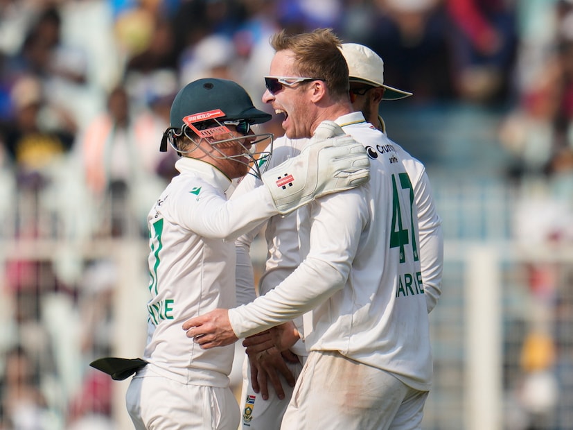 আন্তর্জাতিক ক্রিকেটে বেশি ম্যাচ না খেললেও দক্ষিণ আফ্রিকার ঘরোয়া ক্রিকেটে কিংবদন্তী হারমার। সাইমন হার্মার প্রথম-শ্রেণীর ক্রিকেটে ১,০০০ উইকেট নেওয়ার মাইলফলক স্পর্শ করেছেন।