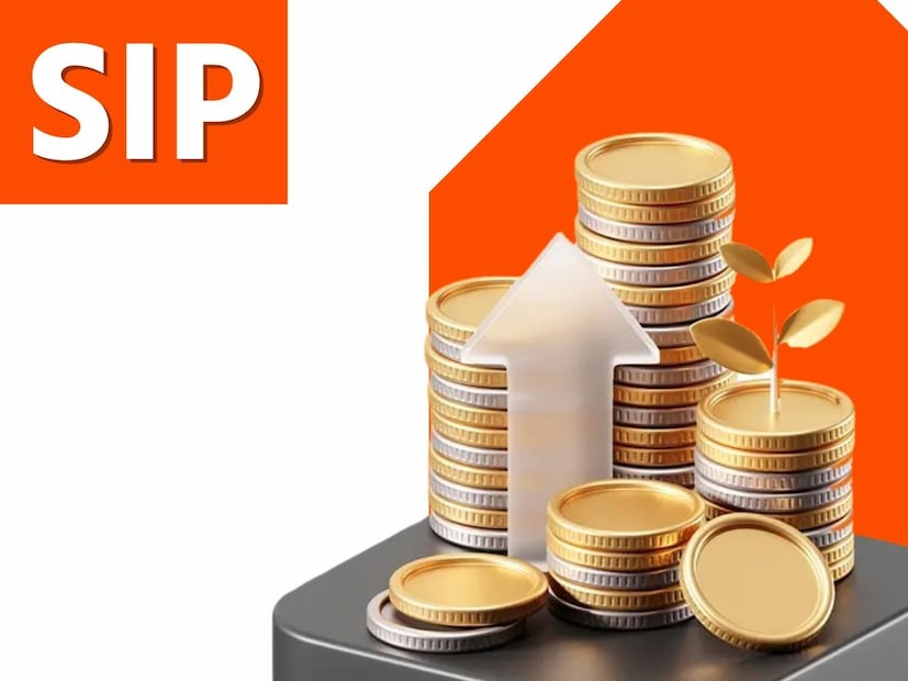 বিনিয়োগকারীরা কেন মাঝপথে SIP বন্ধ করে দেনবিনিয়োগকারীরা প্রায়শই ২-৩ বছর পরে SIP বন্ধ করে দেন। কারণ তাঁরা মনে করে যে, পরিকল্পনা অনুযায়ী বেশি রিটার্ন পাচ্ছেন না। কিন্তু বাস্তবে প্রথম কয়েক বছর হল ভিত্তি গড়ার বছর। ৪ বছরের পরে প্রকৃত লাভ দেখা শুরু হয়, যখন সুদের উপর সুদ জমা হওয়ার প্রভাব স্পষ্ট হয়ে ওঠে।