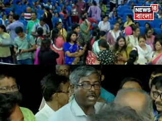 নজরুল মঞ্চে বিএলও-দের বিক্ষোভ৷  নজরুল মঞ্চে বিএলও-দের বিক্ষোভ৷