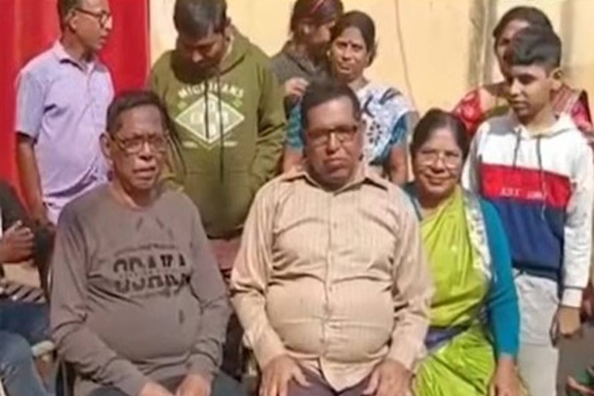 এসআইআর জুড়ল ভাঙা পরিবার, পুরুলিয়ায় মুছে গেল মান-অভিমান, ৩৭ বছর পর ঘরে ফিরলেন বড় ছেলে