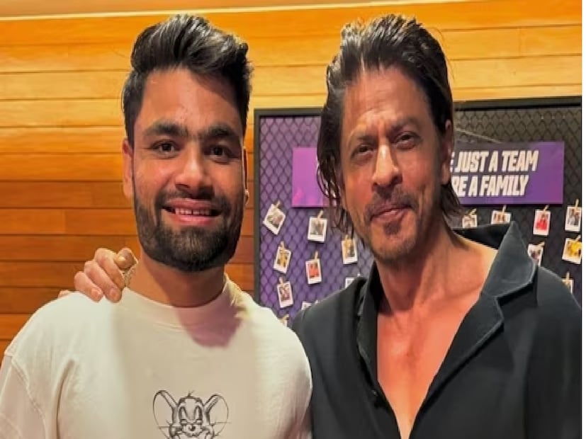  "আমার বাগদানের আগে শাহরুখ স্যারের সঙ্গে আমার কথা হয়েছিল এবং এমনকি তাঁকে আমন্ত্রনও জানিয়েছিলাম। কিন্তু তিনি কিছু শুটিংয়ে ব্যস্ত থাকায় সেখানে যেতে পারেননি। আমাদের সিইও, ভেঙ্কি (মাইসোর) স্যার সেখানে ছিলেন," রিঙ্কু বলেছিলেন৷