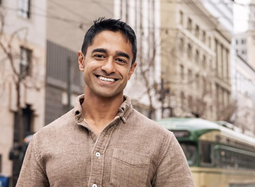 তবে, ২০১৯ সালে তিনি বিতর্কে জড়িয়ে পড়েন, যখন তাকে স্বাধীনতা সংগ্রামী সুভাষচন্দ্র বসুর ছবি দেওয়া একটি টি-শার্ট পরে থাকতে দেখা যায়। যদিও এটি চক্রবর্তীর জন্য সাংস্কৃতিক গর্বের একটি নিদর্শন ছিল, তবুও কিছু দক্ষিণপন্থী সংবাদমাধ্যম তাঁকে নাৎজ্জিদের সঙ্গে সহযোগিতাকারী একজনকে সমর্থন করার জন্য সমালোচনা করে। এখন কংগ্রেসে পাঁচজন ভারতীয়-আমেরিকান সদস্য এবং রাজ্য আইনসভায় প্রায় ৪০ জন ভারতীয়-আমেরিকান রয়েছেন, যা এশিয়ান-বংশোদ্ভূত যে কোনও গোষ্ঠীর মধ্যে সর্বোচ্চ। সবার মনে তাই একটাই প্রশ্ন- চক্রবর্তী কি মার্কিন কংগ্রেসে ষষ্ঠ ভারতীয়-আমেরিকান হয়ে উঠতে পারবেন? আগামী বছরের জুনে এর উত্তর পাওয়া যাবে!