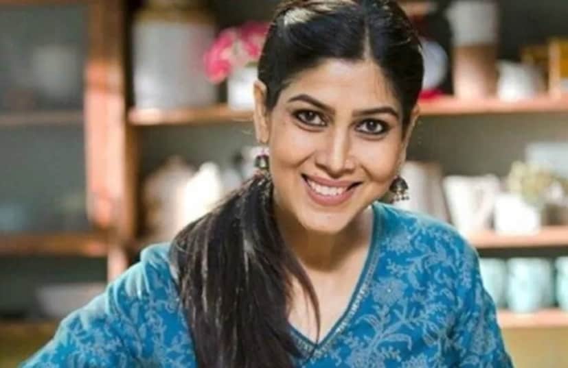 কথা হচ্ছে কহানি ঘর ঘর কি-র পার্বতী ভাবির! বালিকা বধূও যথেষ্ট জনপ্রিয়তা দেয় সাক্ষী তনওয়ারকে। এক সময়ে পরিবার, বিয়ে এবং পারিবারিক দ্বন্দ্বের মতো বিষয়বস্তু নিয়ে নির্মিত ধারাবাহিকগুলির কেন্দ্রীয় চরিত্র ছিলেন সাক্ষী। হিন্দি ধারাবাহিকটির ডাবিং আসার পর সাক্ষী তামিল সিনেমা জগতেও একটি জনপ্রিয় নাম হয়ে ওঠেন।সাক্ষী তনওয়ারের জন্ম ১৯৭৩ সালে রাজস্থানে। বাবা একজন অবসরপ্রাপ্ত সিবিআই অফিসার। 